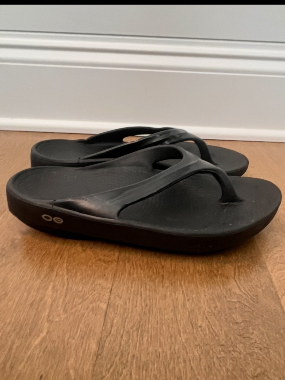 Oofos: Women’s Recovery Sandals Thong Black Size 7 Comfort Sandals